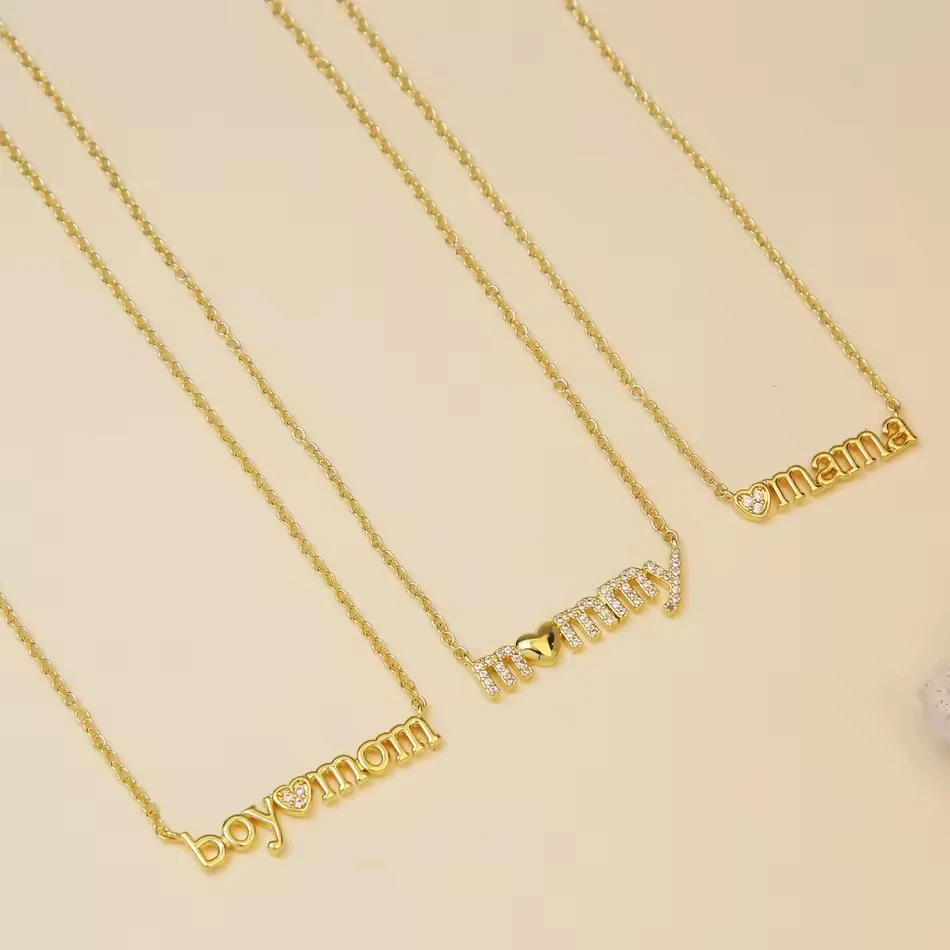 Collana di moda OEM di gioielli personalizzati Collana in ottone con lettera Mom con pendente a form