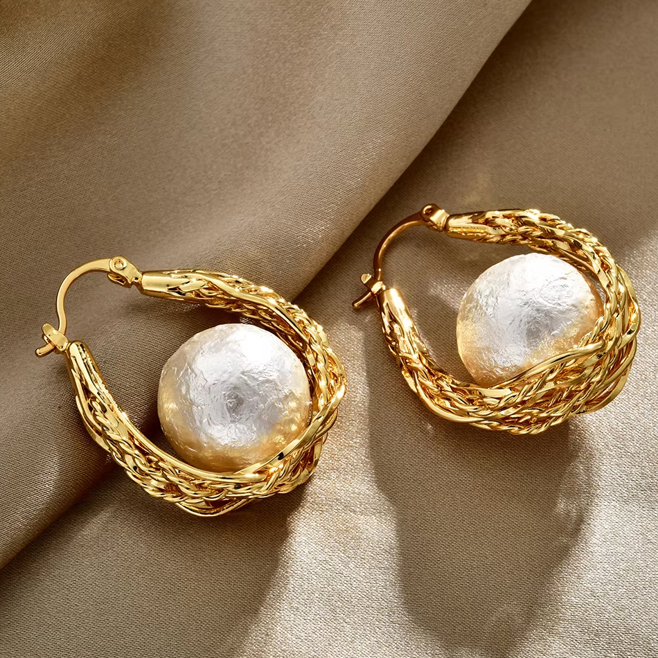 Orecchini di design di nicchia di gioielli personalizzati OEM, modello di canapa intrecciata, perline di fascia alta di lusso, orecchini di perle imitazione, orecchini di moda