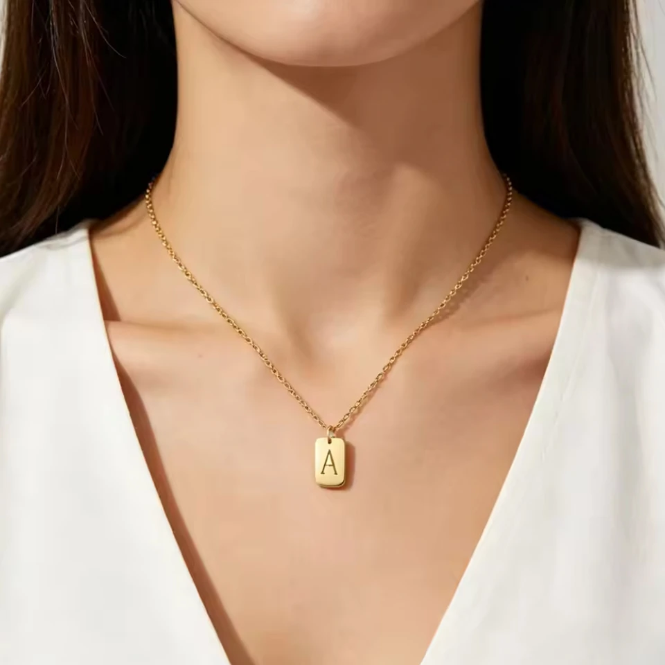 OEM gioielli personalizzati Hollow Dainty carino iniziale lettera dell'alfabeto ciondolo in acciaio