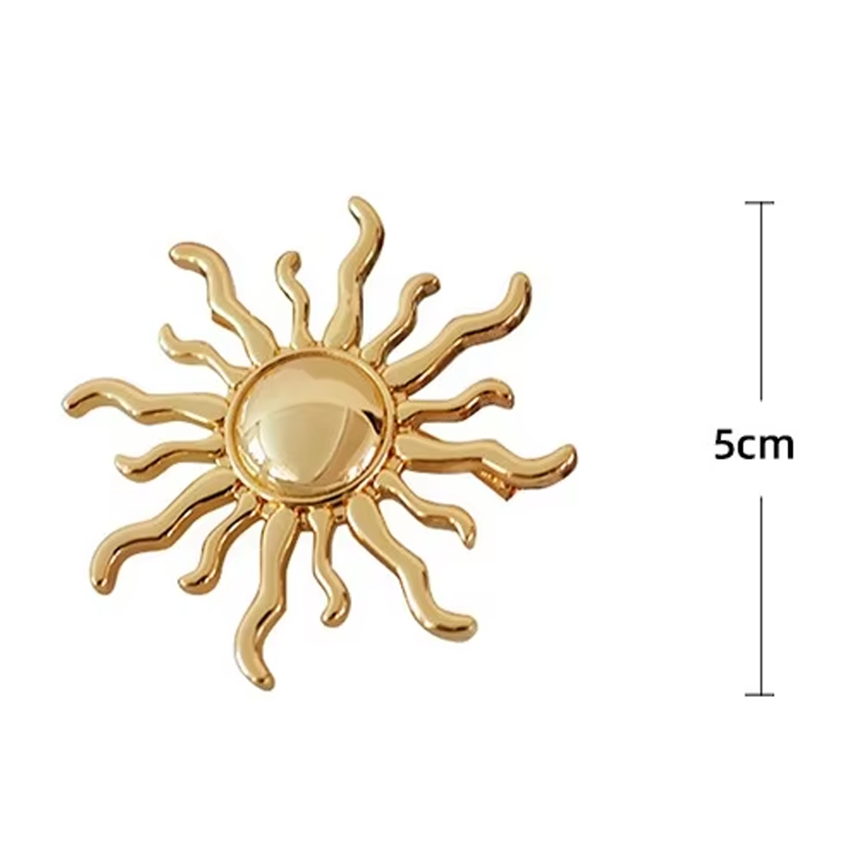 Spilla per abbigliamento in acciaio inossidabile a forma solare di vendita calda Spilla impermeabile in oro 18 carati per accessori di abbigliamento da donna