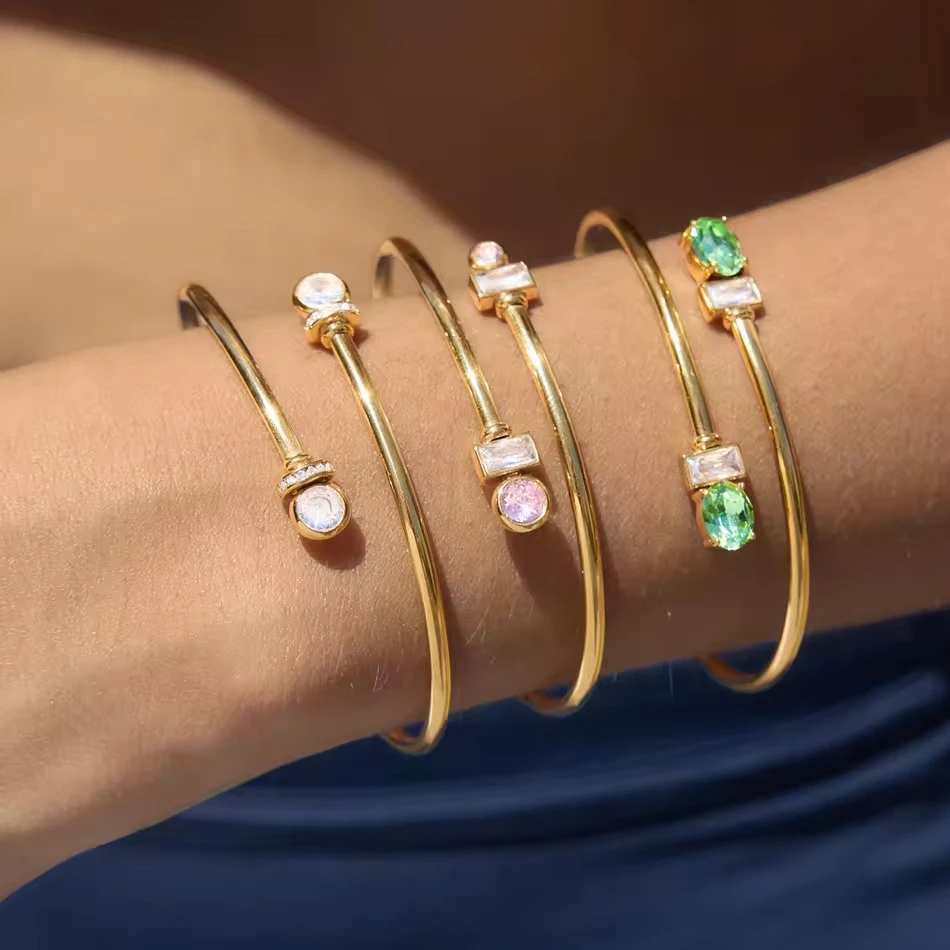 Gioielli personalizzati OEM Bracciale aperto con zirconi in cristallo placcato oro 18 carati in acci