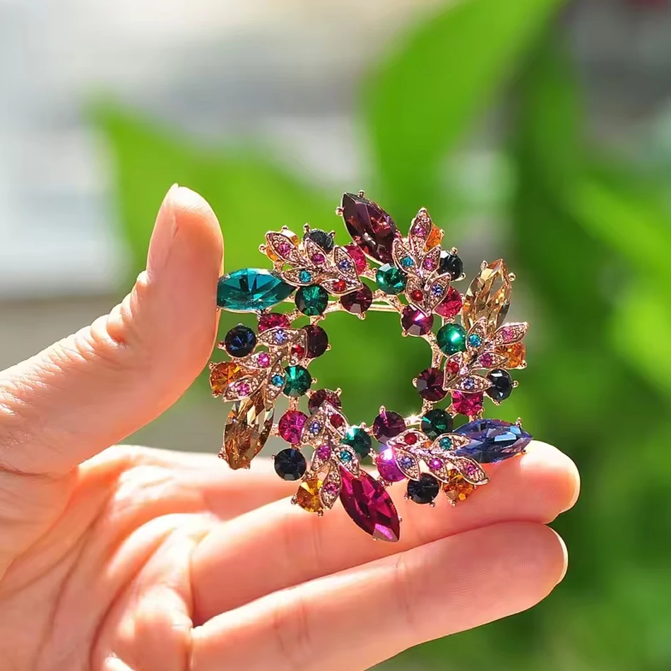 Spilla in cristallo su misura placcata in lega di zinco con strass e corallo diamante - per festa di