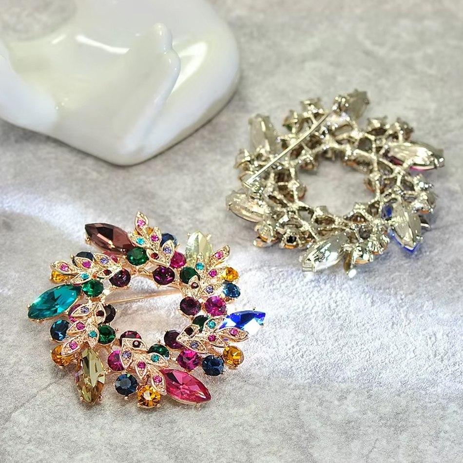 Spilla in cristallo su misura placcata in lega di zinco con strass, diamanti, corallo, per fidanzamento o regalo per una festa di nozze